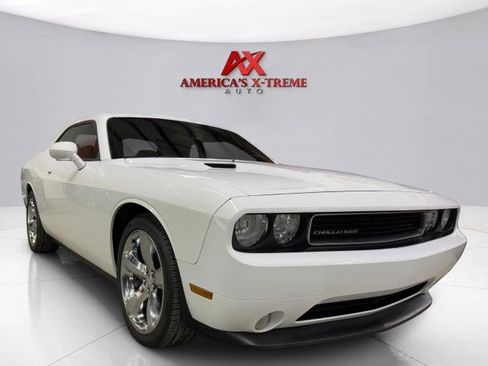 Used 2012 Dodge Challenger SXT Plus image 8