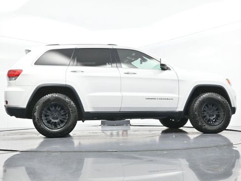 Used 2016 Jeep Grand Cherokee Laredo w/ Quick Order Package 23E AWD/4WD image 46