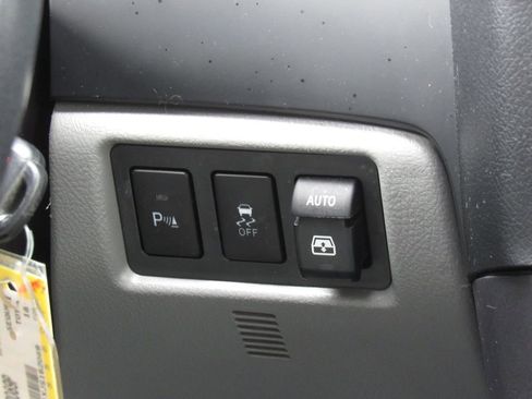 Used 2018 Toyota Sequoia Platinum AWD/4WD image 36