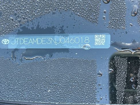 Used 2022 Toyota Corolla LE image 3