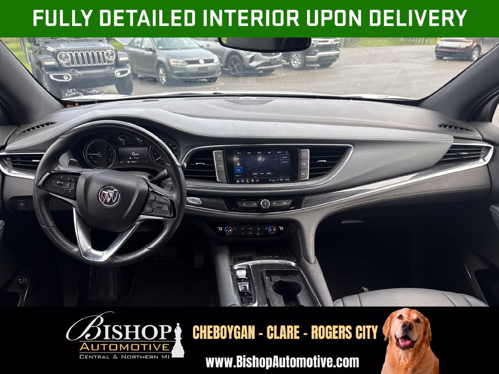 Used 2023 Buick Enclave Essence AWD/4WD image 3