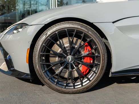 Used 2023 Aston Martin V8 Vantage Coupe image 4