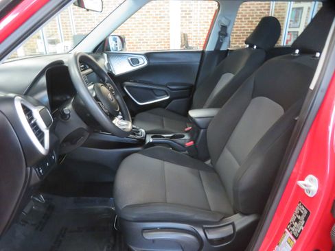 Used 2020 Kia Soul LX image 15