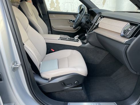 Used 2025 Volvo XC90 B6 Plus image 11