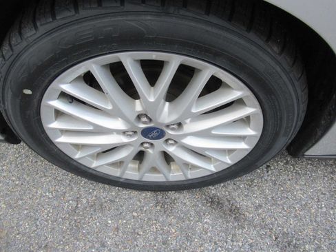 Used 2014 Ford Focus Titanium FWD image 11