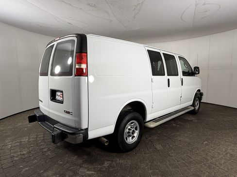 Used 2022 GMC Savana 2500 w/ Driver Convenience Package image 9