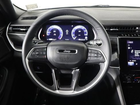 Used 2023 Jeep Grand Cherokee Altitude image 7