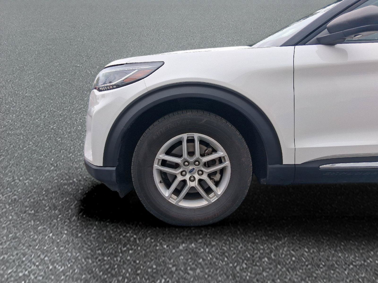 Used 2025 Ford Explorer Active w/ Active Comfort Package RWD image 9