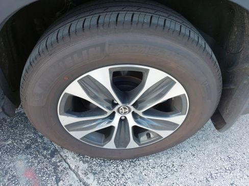 Used 2026 Toyota Highlander XLE AWD/4WD image 12