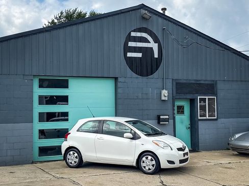 Used 2010 Toyota Yaris 2-Door Hatchback FWD image 1