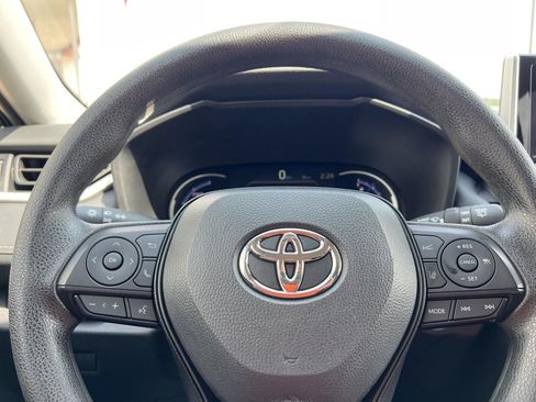 Used 2025 Toyota RAV4 XLE AWD/4WD image 22
