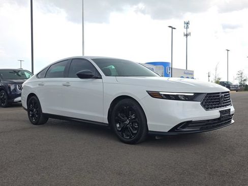 Used 2025 Honda Accord SE image 7