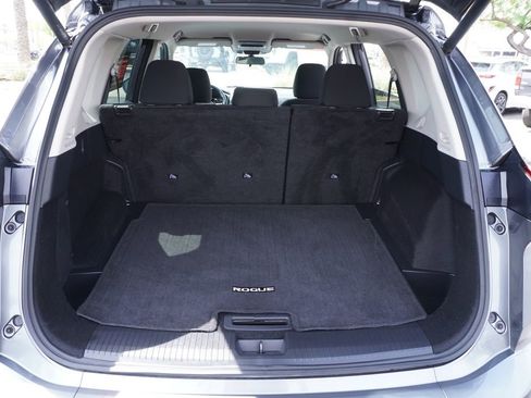 Certified 2025 Nissan Rogue SV image 8