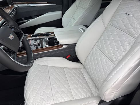 New 2025 Cadillac Escalade ESV Sport Platinum image 9