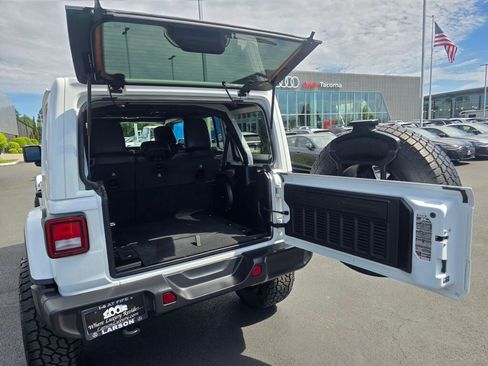 Used 2022 Jeep Wrangler Unlimited Sahara AWD/4WD image 26