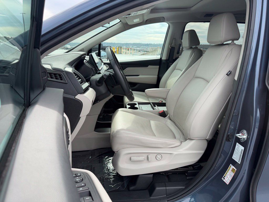 Used 2025 Honda Odyssey EX-L image 11
