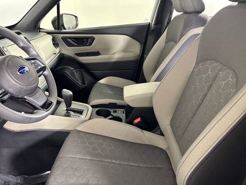 Used 2025 Subaru Forester AWD/4WD image 9