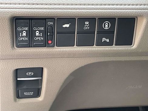 Used 2021 Honda Odyssey Touring image 12