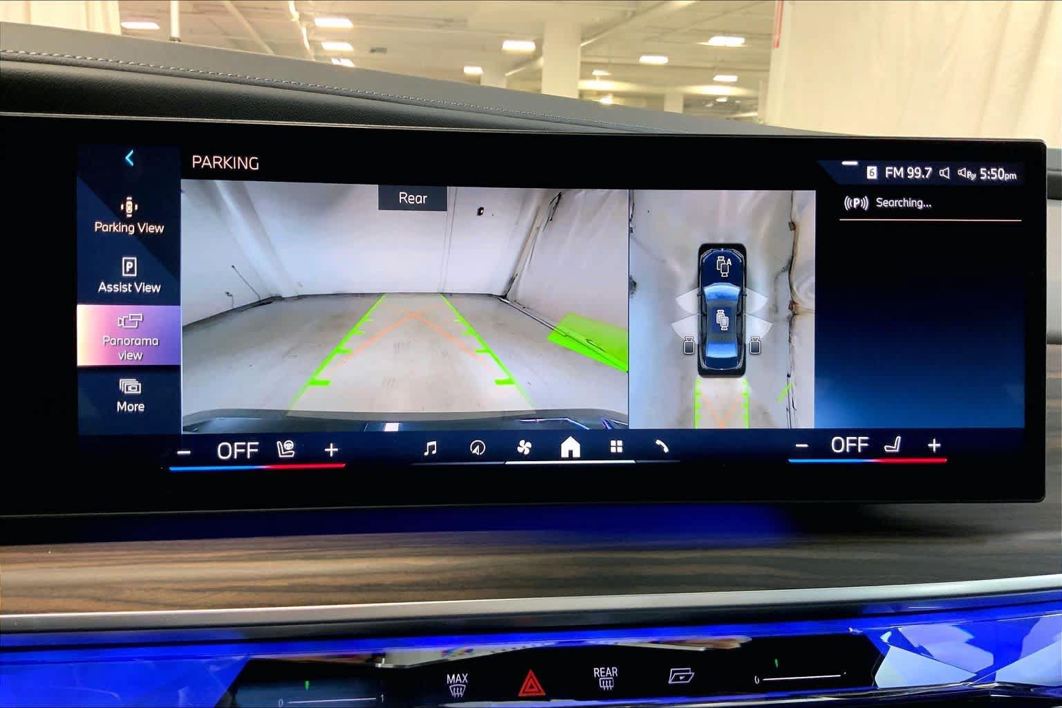 Used 2023 BMW i7 xDrive60 w/ Executive Package 2 AWD/4WD image 26