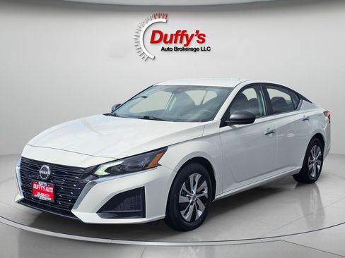 Used 2024 Nissan Altima 2.5 S FWD image 12