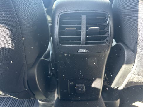 Used 2020 Ford Escape SE image 16