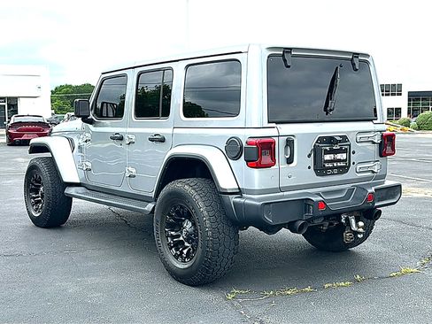 Used 2018 Jeep Wrangler Unlimited Sahara AWD/4WD image 6