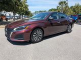 Used 2024 Nissan Altima 2.5 SV image 2