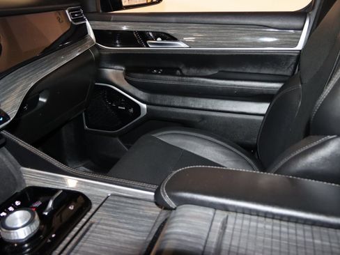 Used 2022 Jeep Wagoneer Series III w/ Premium Group I image 54