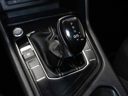 Used 2023 Volkswagen Tiguan SE w/ Panoramic Sunroof Package FWD image 26