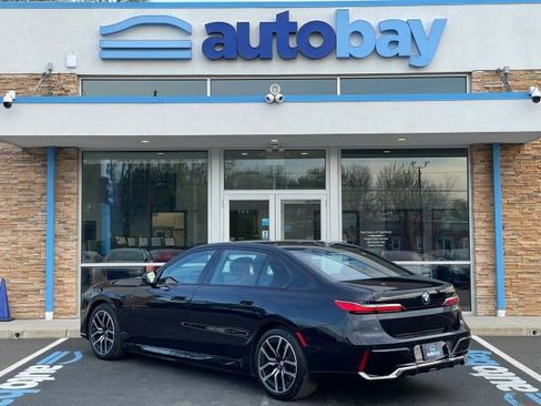 Used 2024 BMW 750e xDrive AWD/4WD image 9