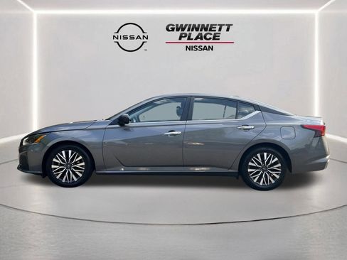Used 2024 Nissan Altima 2.5 SV FWD image 22