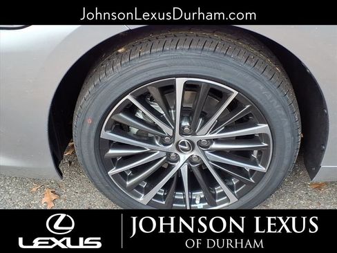 New 2025 Lexus ES 350 w/ Premium Package image 9