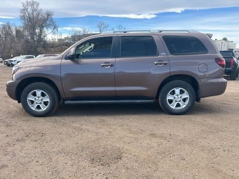 Used 2019 Toyota Sequoia SR5 image 2