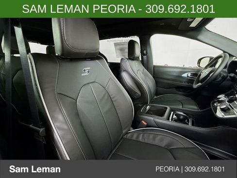 New 2026 Chrysler Pacifica Limited w/ S Appearance Package image 30