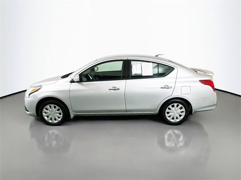 Used 2017 Nissan Versa SV image 4
