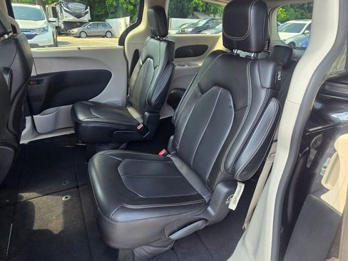 Used 2021 Chrysler Voyager Lxi FWD image 9