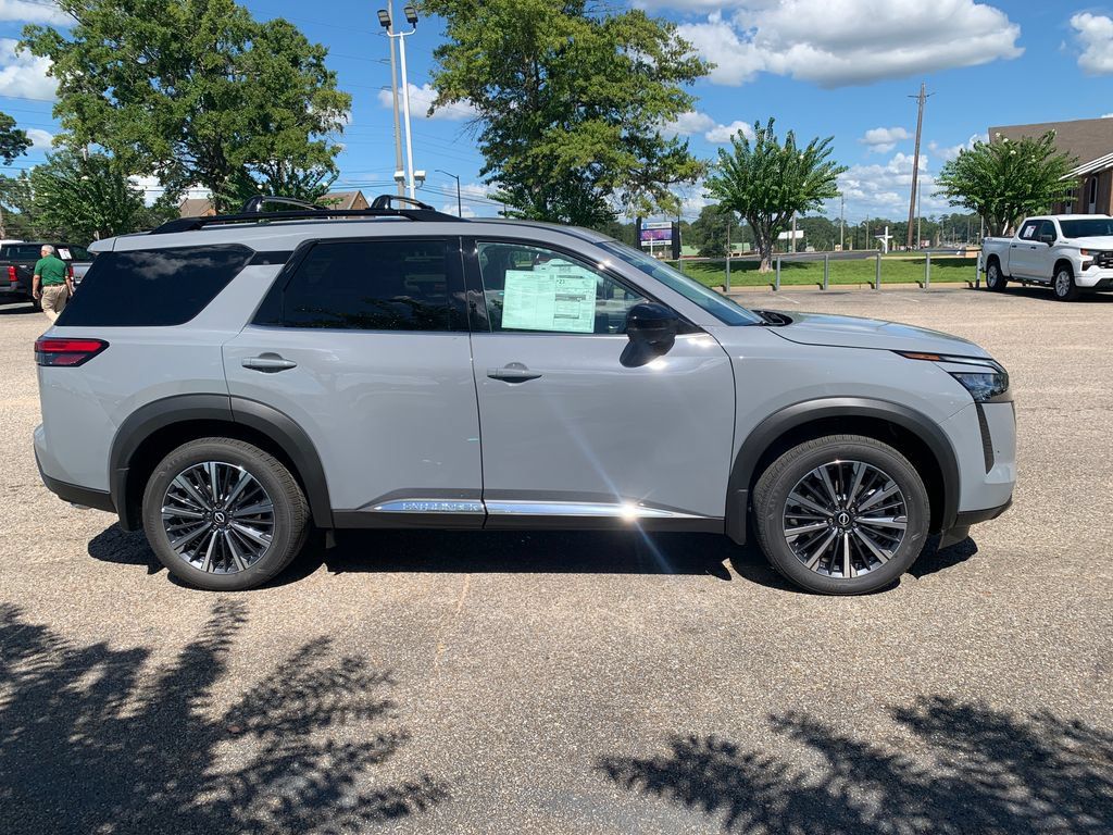 New 2026 Nissan Pathfinder Platinum FWD image 2