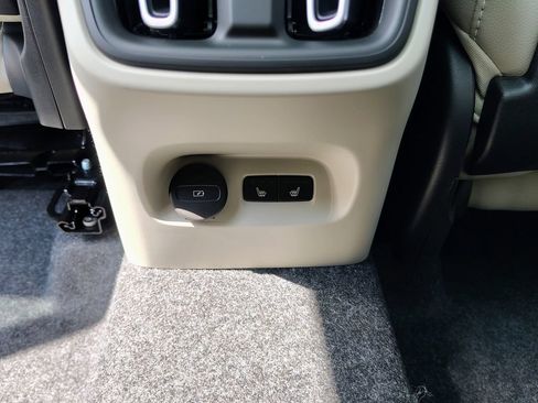 New 2026 Volvo XC40 B5 Ultra w/ Protection Package Premier AWD/4WD image 22