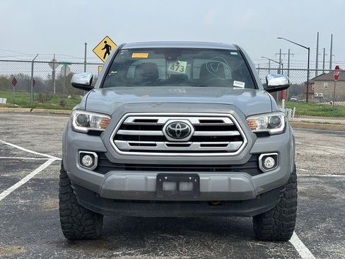 Used 2018 Toyota Tacoma Limited image 3