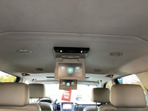 Used 2019 Chevrolet Suburban Premier image 15