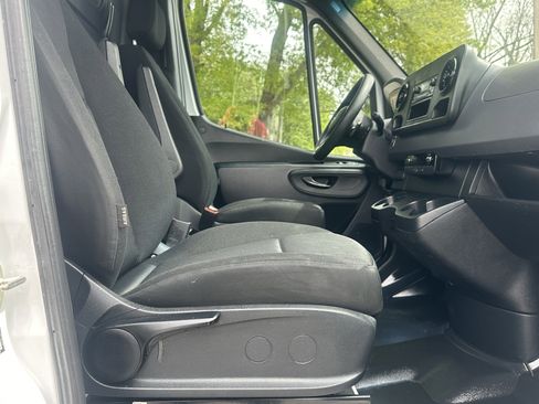 Used 2021 Mercedes-Benz Sprinter 2500 image 16