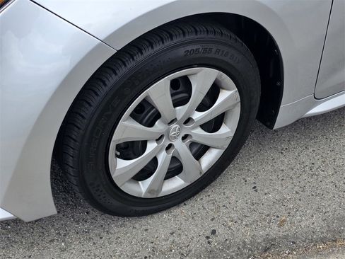 Used 2022 Toyota Corolla LE image 11