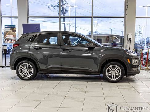 Used 2021 Hyundai Kona SE image 9