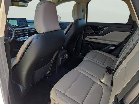 New 2026 Lincoln Corsair Premiere image 9