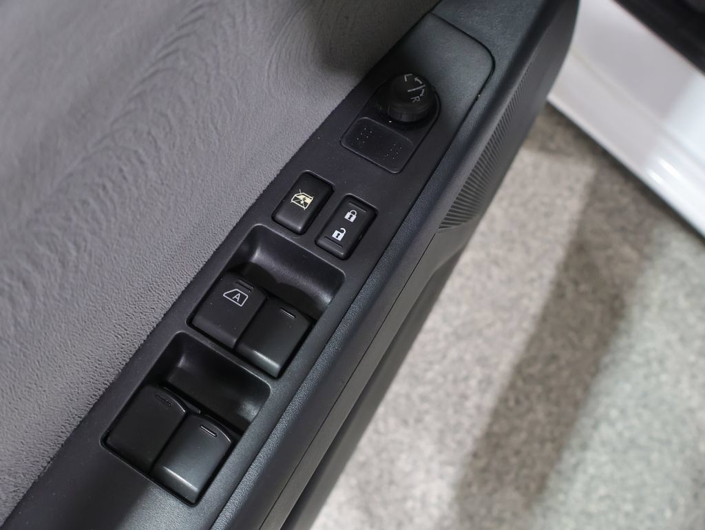 Used 2012 Nissan Sentra 2.0 S w/ Convenience Pkg FWD image 23