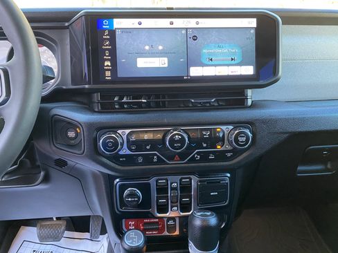 Used 2024 Jeep Wrangler Willys image 25