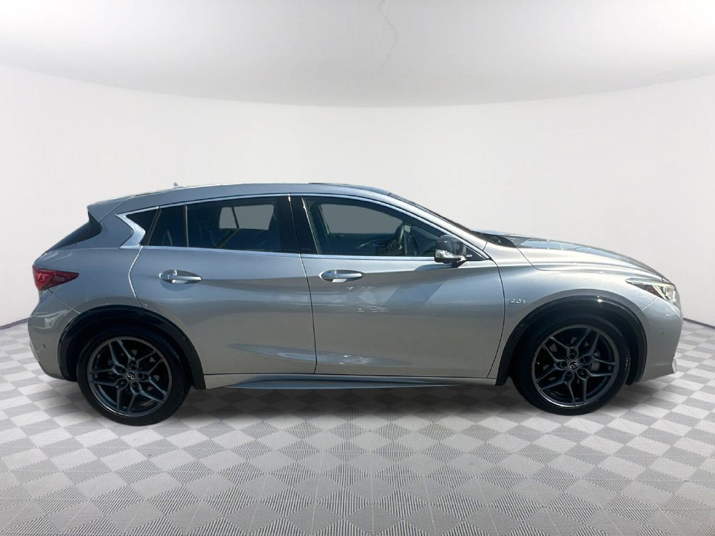 Used 2018 INFINITI QX30 Sport w/ Sport Leather Package FWD image 4
