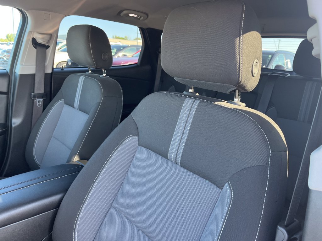 Used 2025 Chevrolet Blazer LT FWD image 12
