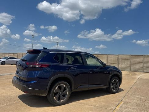 Used 2025 Nissan Rogue SV AWD/4WD image 22