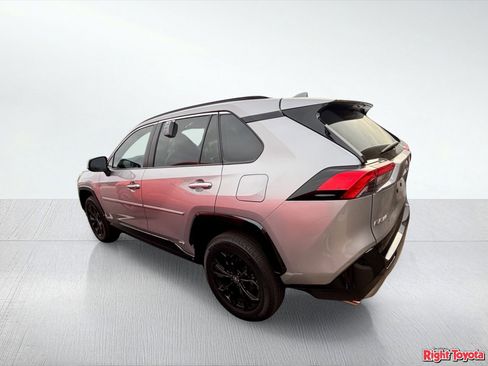 Used 2022 Toyota RAV4 SE w/ Convenience Package AWD/4WD image 3